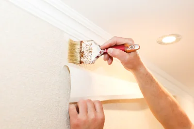 Pose de papier peint à Folligny — revêtements muraux et toiles de verre